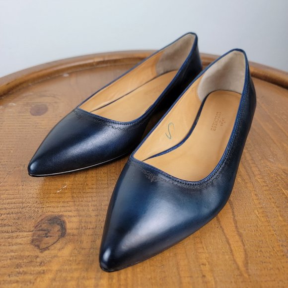 Lucchese women's size 7 , NM7945, navy blue, pointy flat shoe - Picture 2 of 4